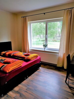 Skrivbord, gratis wi-fi och sängkläder