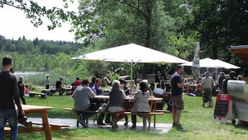 Frühstück, Mittagessen, Abendessen, regionale Küche 