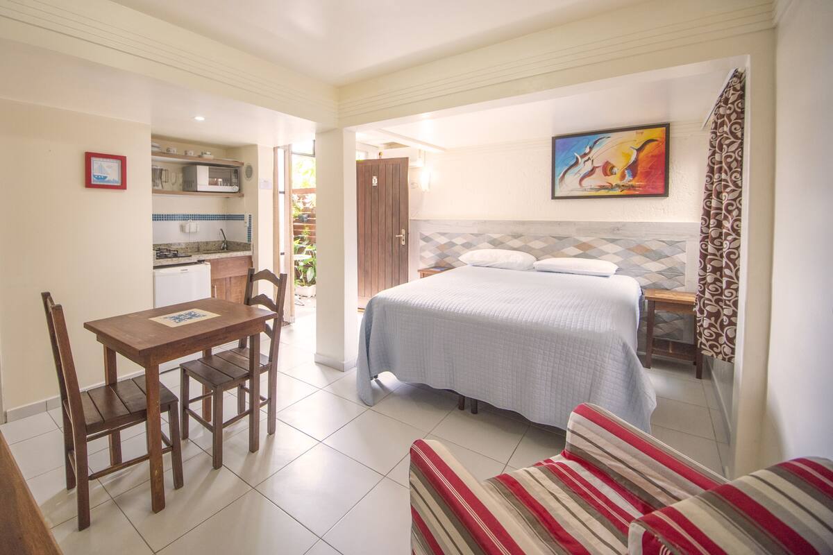 Suíte standard, Piso térreo | Cocina privada | Frigorífico, microondas, placa de cocina y utensilios de cocina