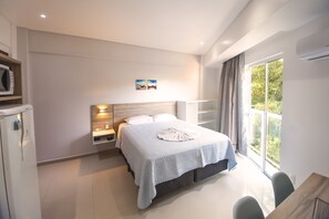 Estudio, Sacada, Vista para a floresta | 加厚床垫、特色装修、办公桌、遮光窗帘