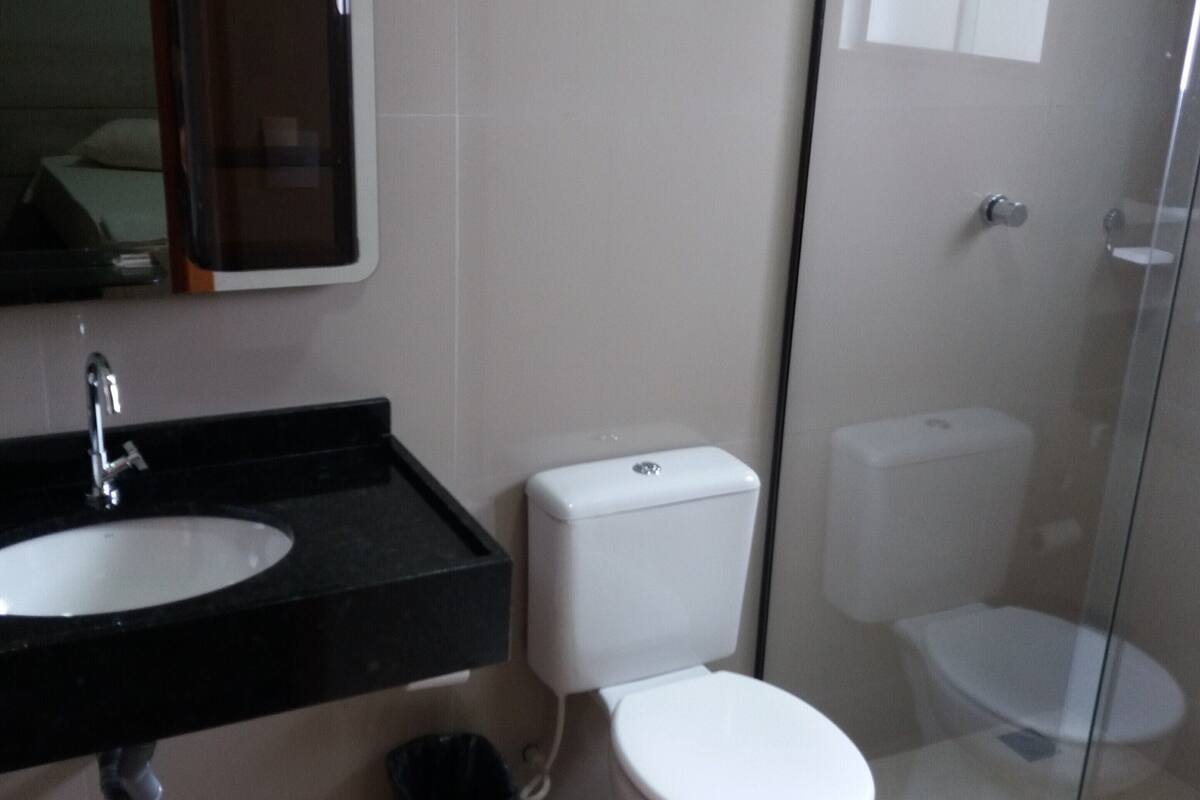 deluxe double room, 1 double bed | bathroom | shower, towels