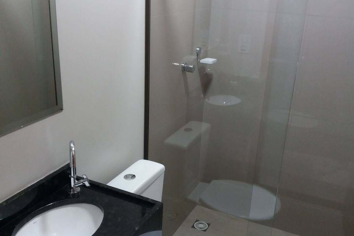 deluxe double room, 1 double bed | bathroom | shower, towels