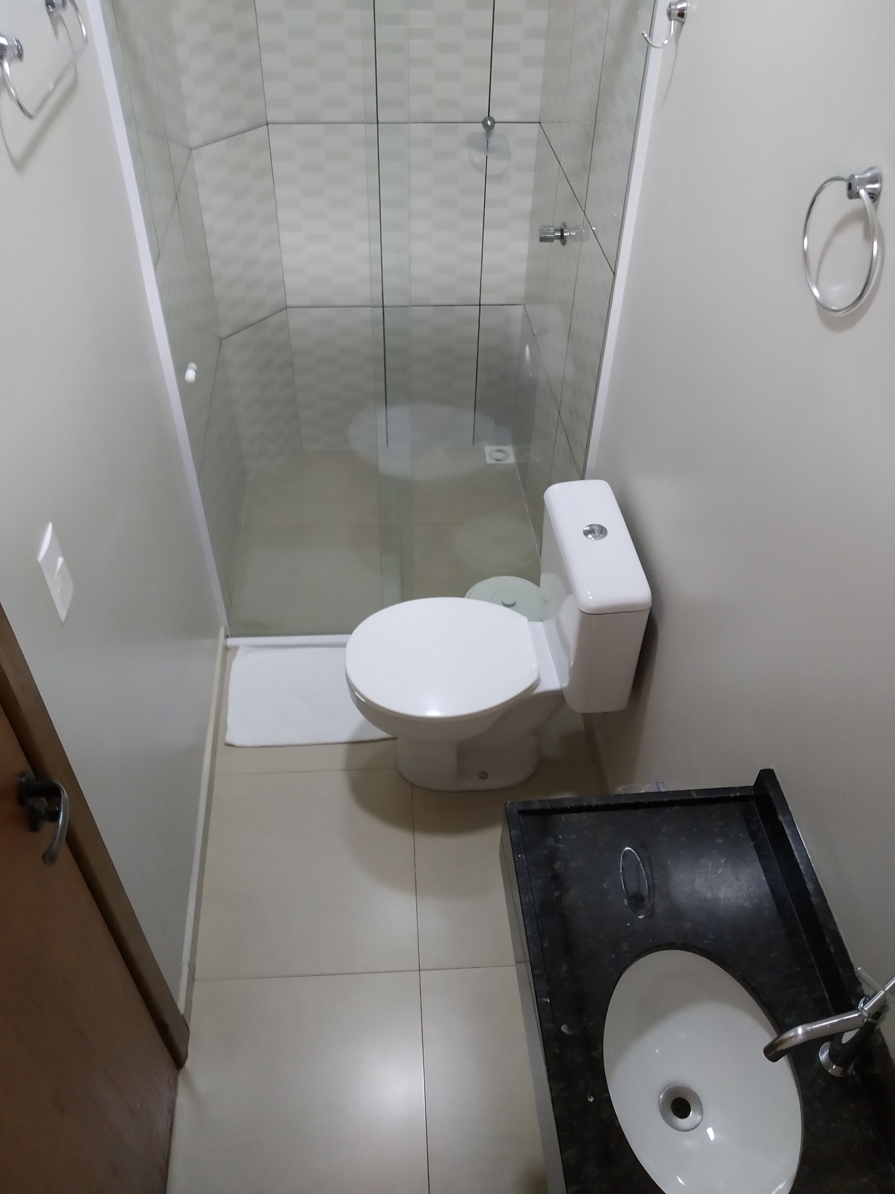 deluxe single room, 1 double bed | bathroom | shower, towels