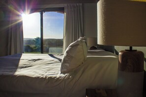 Habitació doble Deluxe | 1 dormitori, caixa forta a l'habitació, wifi gratuïta i roba de llit 