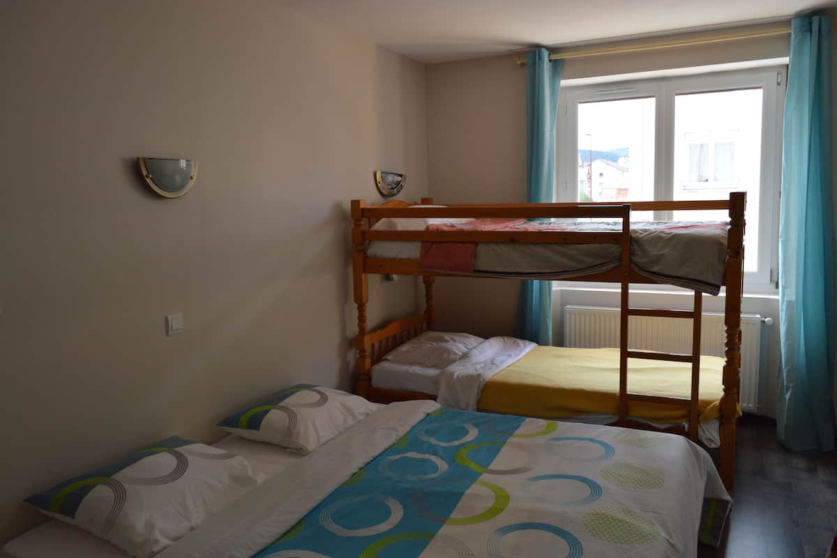 Family Room | 2 bedrooms, blackout drapes, soundproofing, cribs (free)