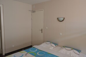 Family Room | 2 bedrooms, individually decorated, individually furnished - Hôtel Timgad (Gerardmer)