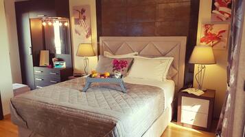 Vila Deluks, 4 kamar tidur, pemandangan gunung, di pinggir kolam renang | 4 kamar tidur, seprai premium, dan selimut bulu angsa