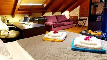 Deluxe Villa, 4 Bedrooms, Mountain View, Poolside | 4 bedrooms, premium bedding, down duvets, pillow-top beds