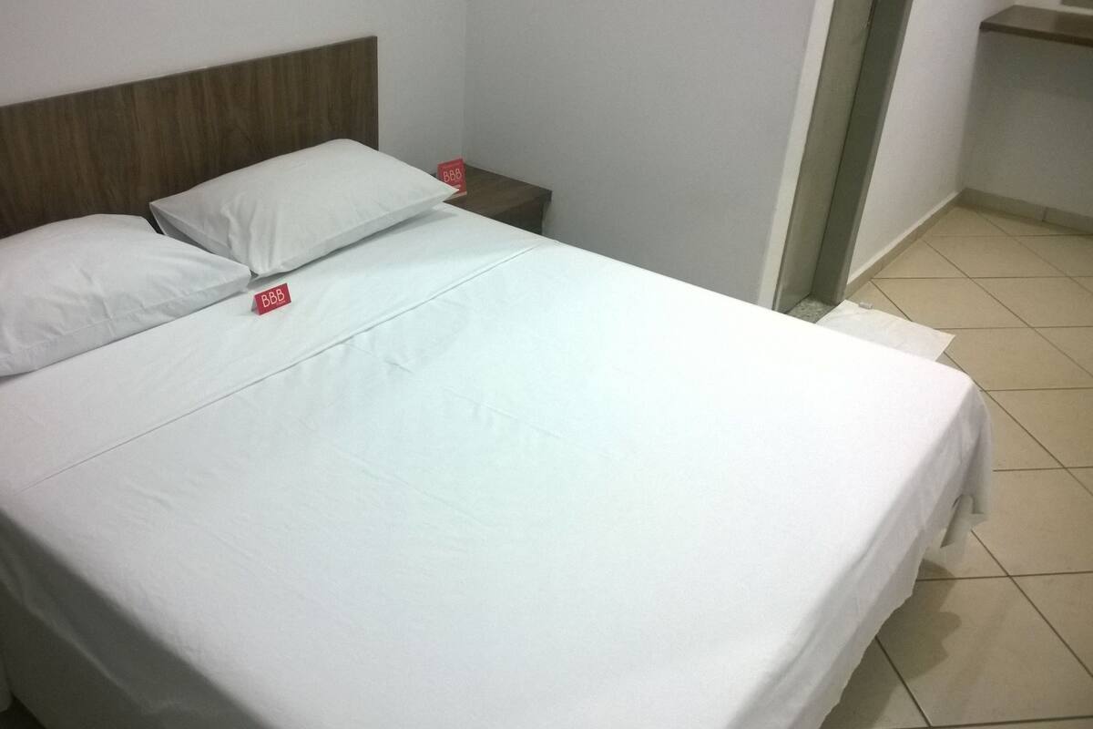 Double Room Single Use | Langsir/tirai gelap terus, Wi-fi percuma