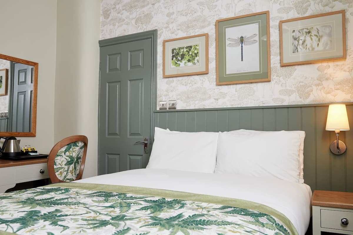 書桌、熨斗/熨衫板、床單