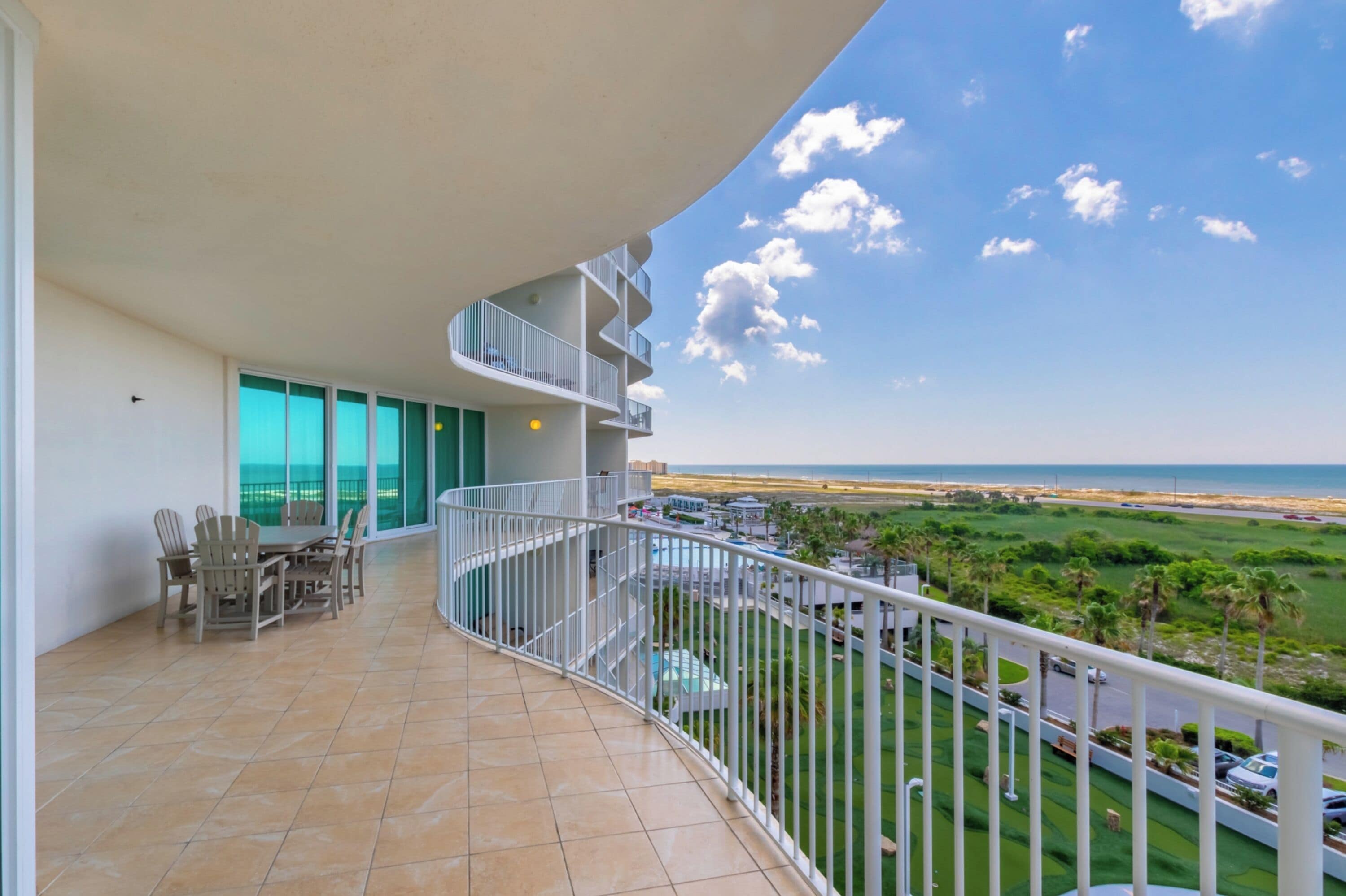 Condo familiar, 4 habitaciones, balcón, vista al océano | Balcón