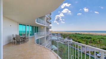 Condo familiar, 4 habitaciones, balcón, vista al océano | Balcón