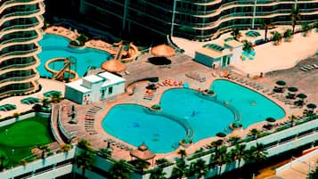 Piscina coperta, piscina all'aperto