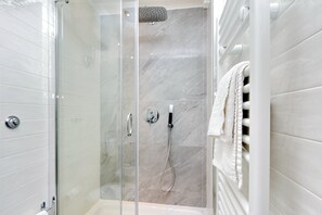 Grand Suite (Augusto) | Bathroom shower