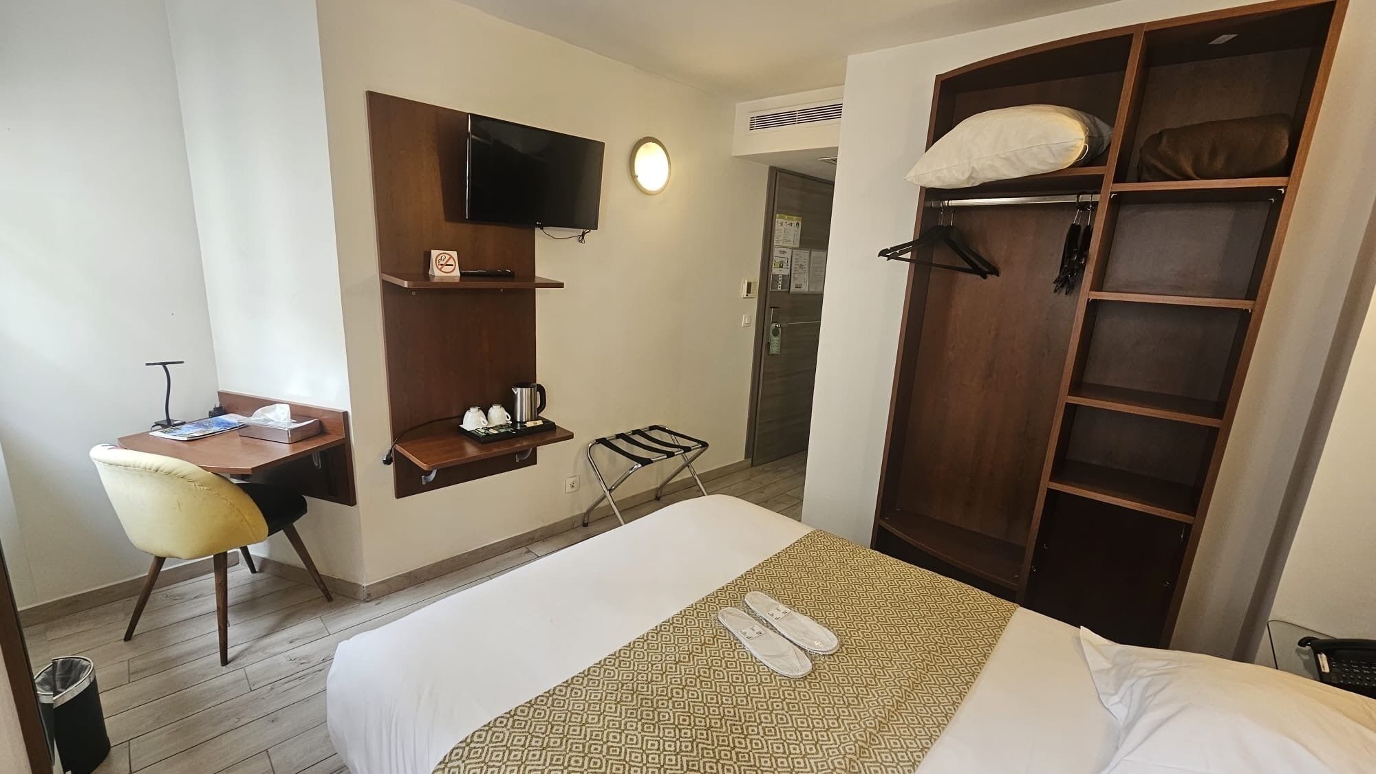 Comfort Double Room | Soundproofing, cribs/infant beds, free WiFi, bed sheets