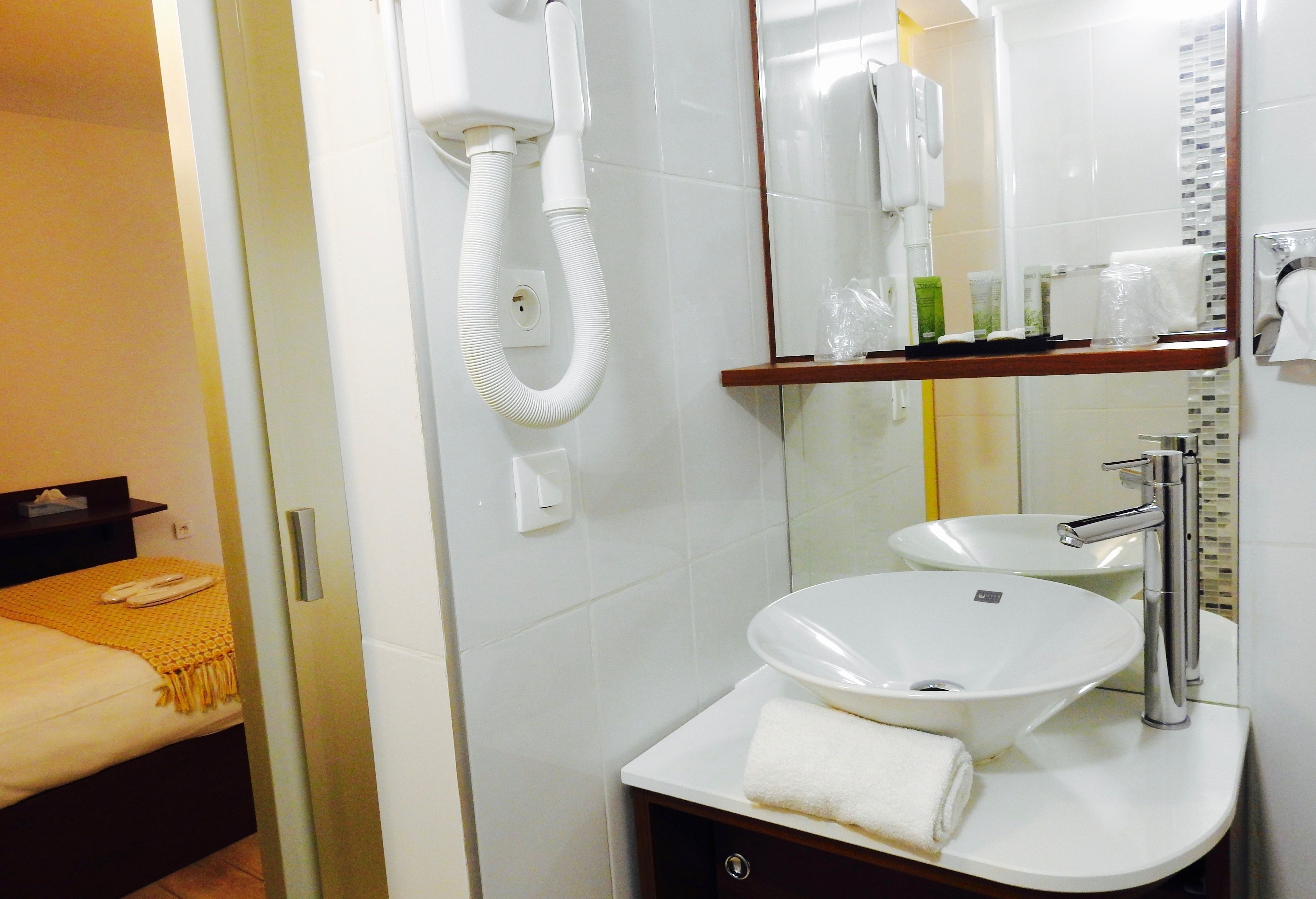 superior double room | bathroom | shower, free toiletries, hair dryer, slippers