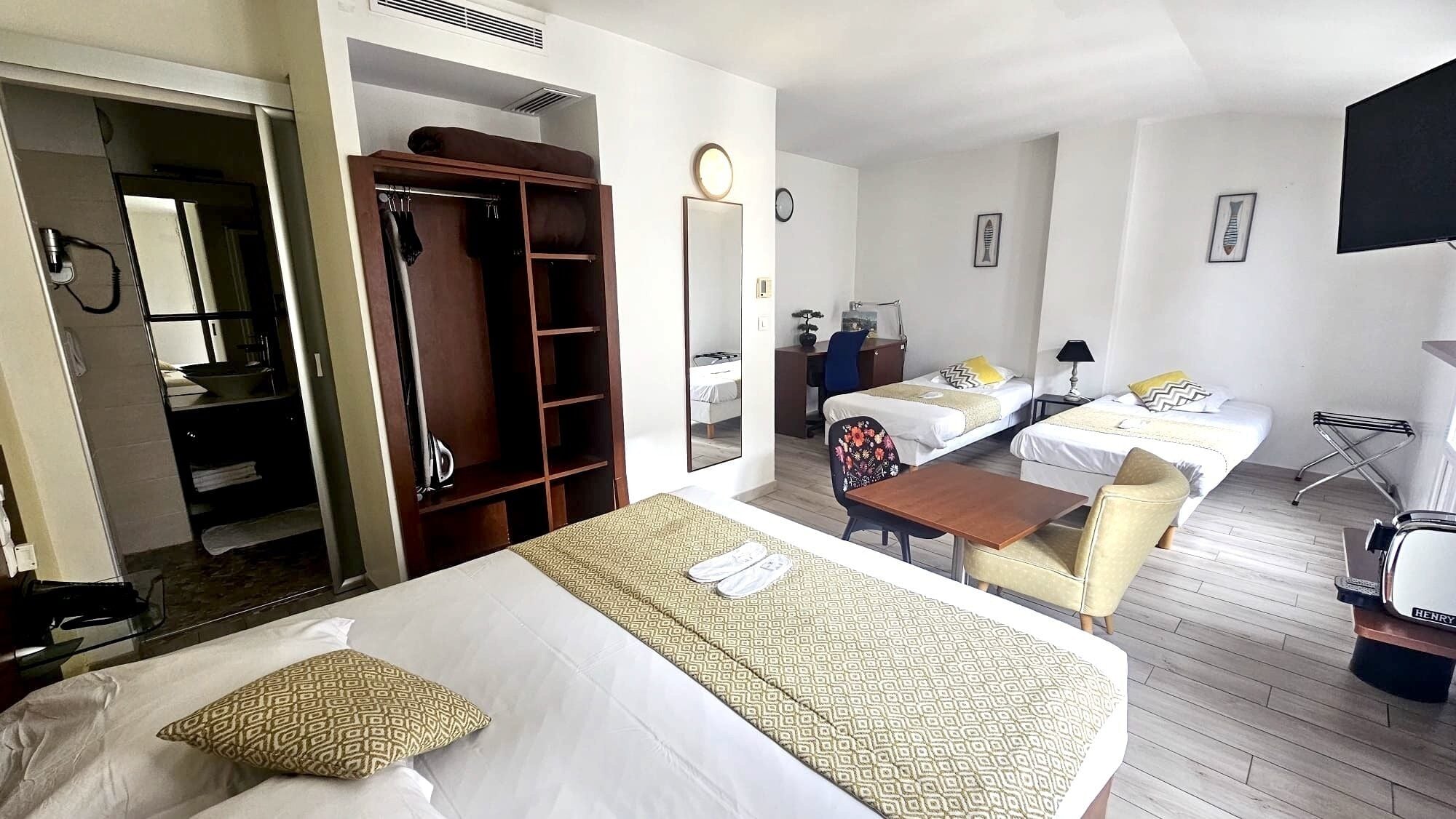 Suite | Soundproofing, cribs/infant beds, free WiFi, bed sheets