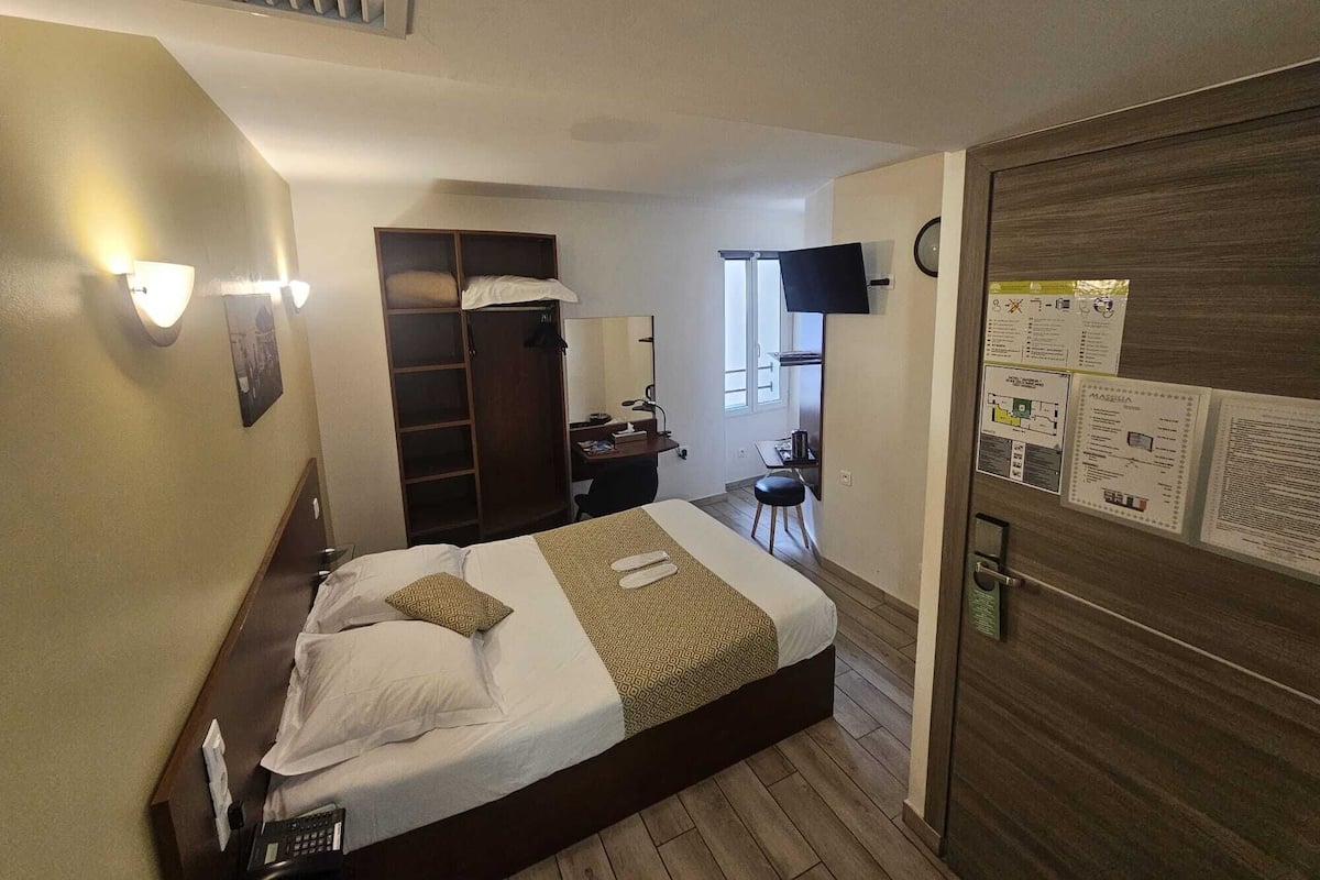 Standard Double Room | Soundproofing, cribs/infant beds, free WiFi, bed sheets