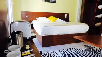 Suite | Soundproofing, cribs/infant beds, free WiFi, bed sheets
