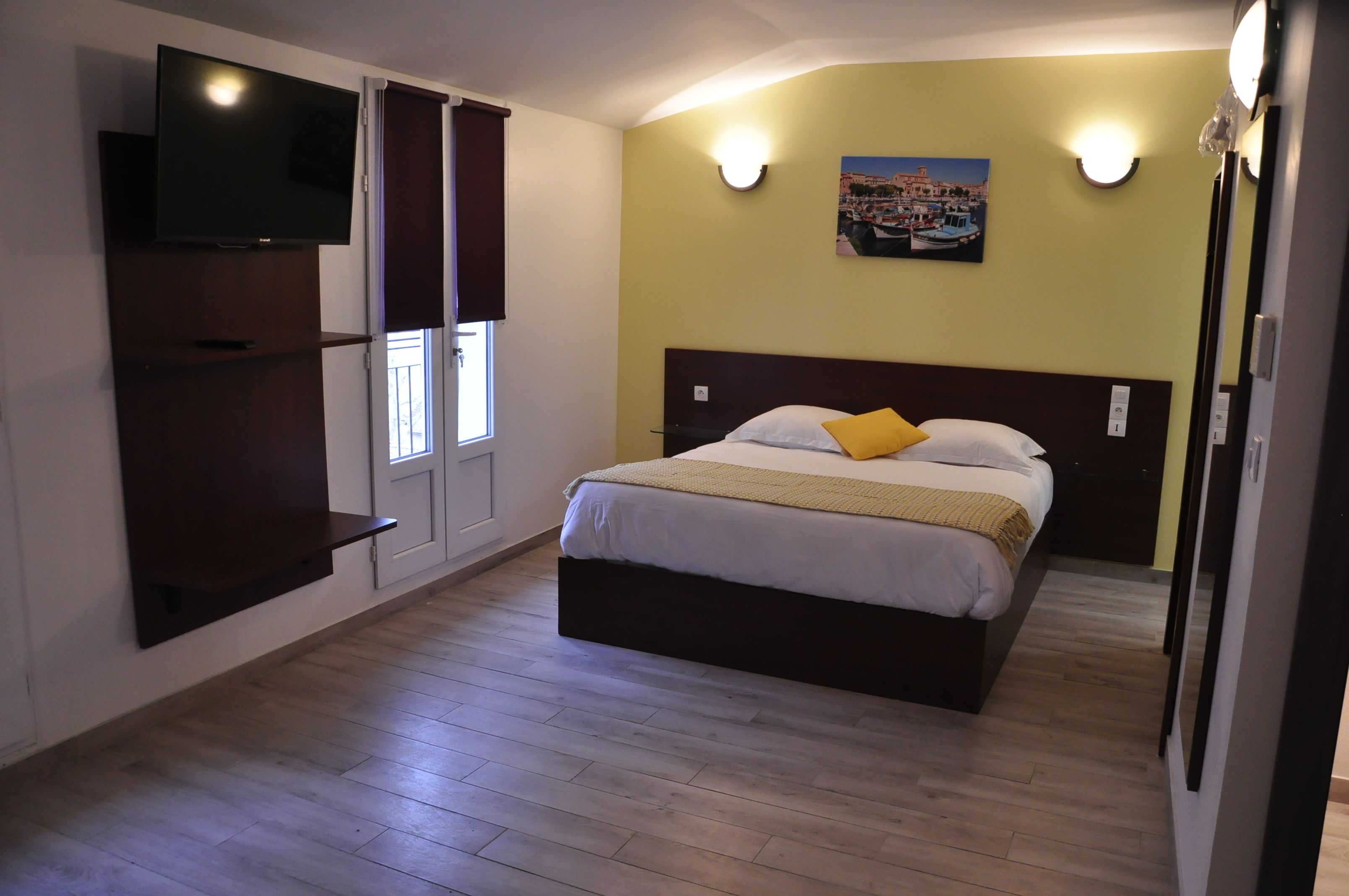 suite | soundproofing, cots/infant beds, free wifi, bed sheets