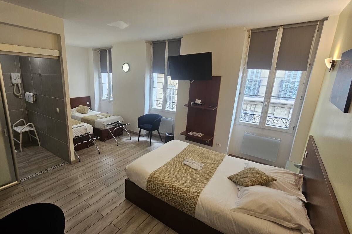 Family Room | Soundproofing, cribs (surcharge), WiFi (free), bed sheets