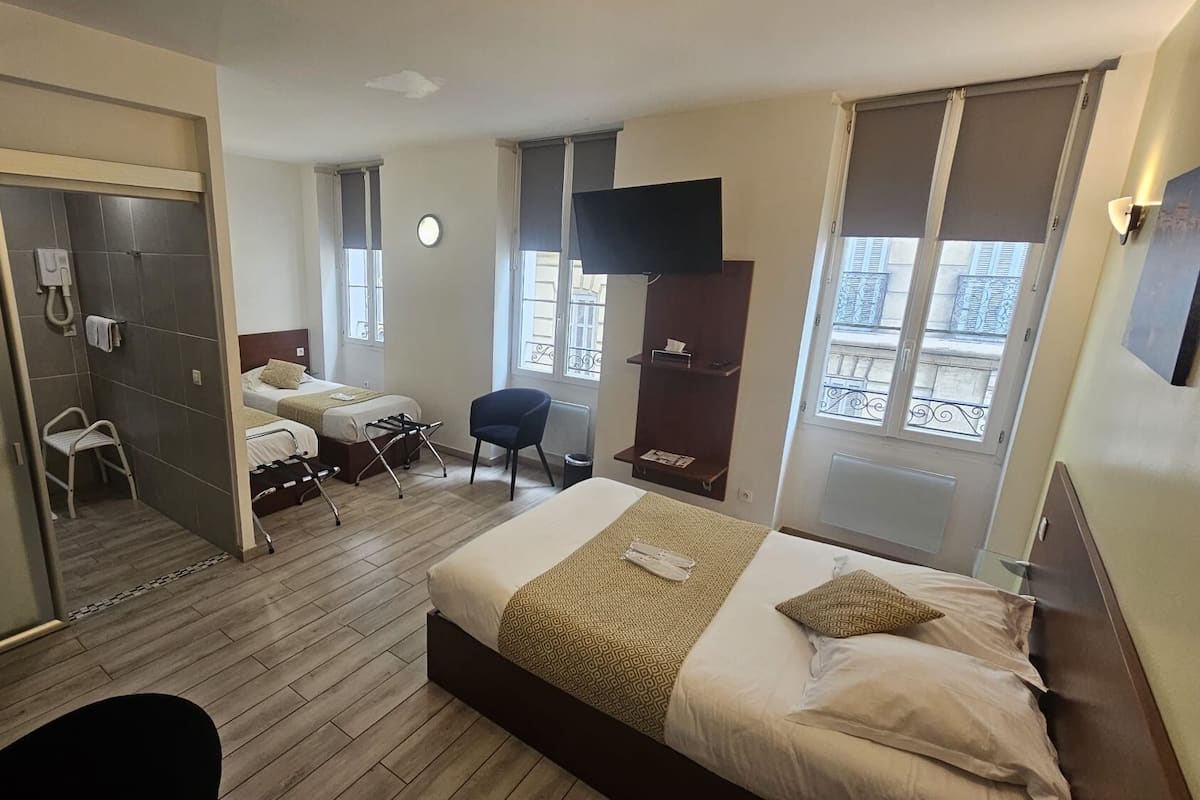 Family Room | Soundproofing, cribs/infant beds, free WiFi, bed sheets