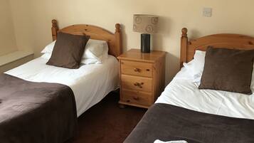 Phòng dành cho gia đình | Bộ đồ giường kháng dị ứng, minibar, trang trí khác biệt