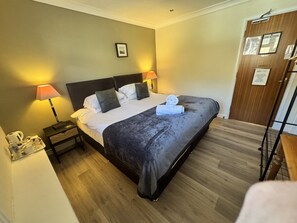 Allergikerbettwaren, Minibar, individuell dekoriert