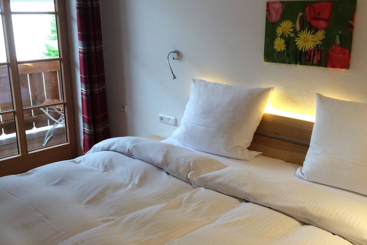 Suite, Ensuite, Mountain View | In-room safe, soundproofing, free WiFi