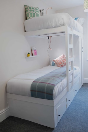 Shared Dormitory, Mixed Dorm (2 beds) | Free WiFi, bed sheets - CellB - Hostel (Blaenau Ffestiniog)