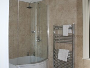 Classic-dobbeltværelse - eget badeværelse - udsigt til have (or Shower) | Badeværelse