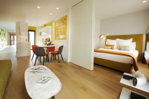 Apartemen, 3 kamar tidur | 3 kamar tidur, brankas, tirai kedap cahaya, dan kedap suara
