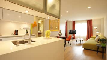 Apartment, 3 Bedrooms | Private kitchen | Full-sized fridge, microwave, stovetop, dishwasher