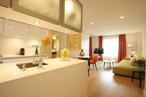Apartemen, 3 kamar tidur | Dapur pribadi | Lemari es besar, microwave, kompor, dan mesin pencuci piring