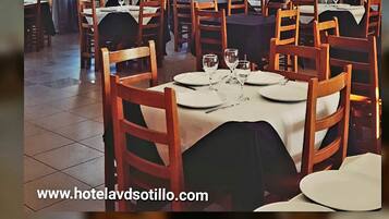 Breakfast, lunch and dinner served