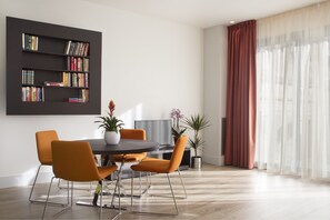 Maisonette (Apartment) | Wohnzimmer | Flachbildfernseher, iPod-Dockingstation