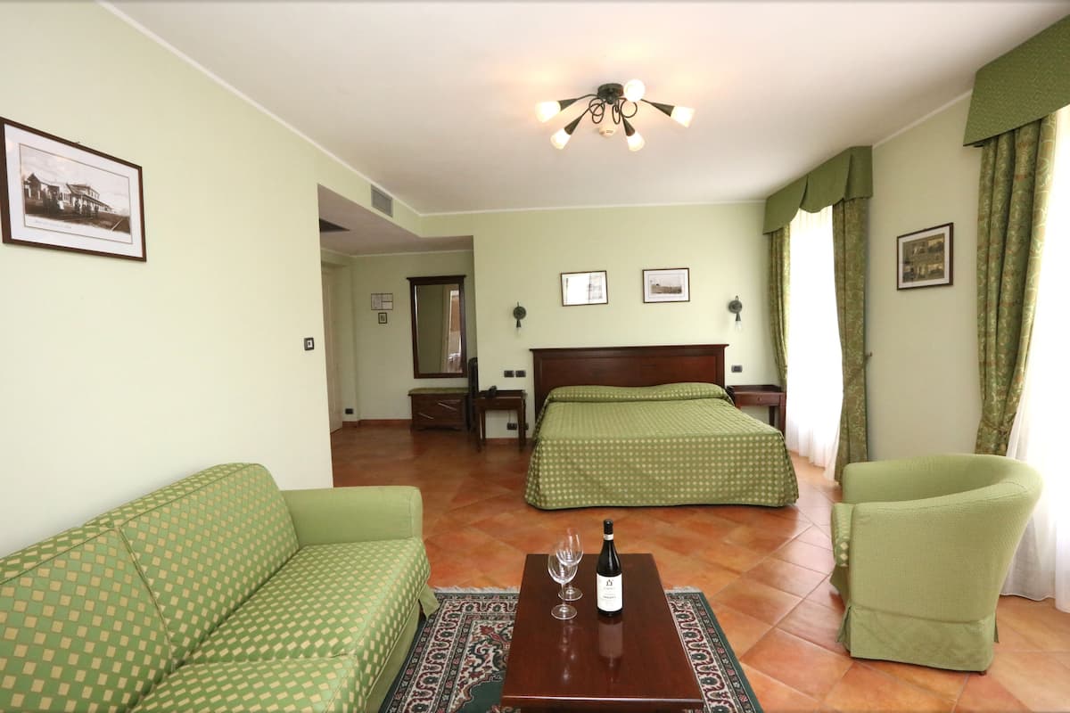 minibar, in-room safe, desk, cots/infant beds