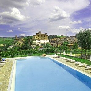 Property grounds - Hotel Barolo (Barolo)