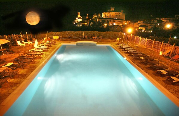 Seasonal outdoor pool