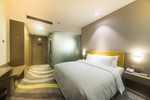 In-room safe, desk, free WiFi - Holiday Inn Express Chengdu Jinniu by IHG (Chengdu)
