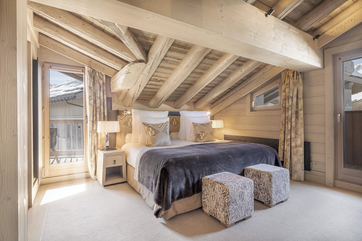 Executive Room | Egyptian cotton sheets, premium bedding, free minibar, in-room safe