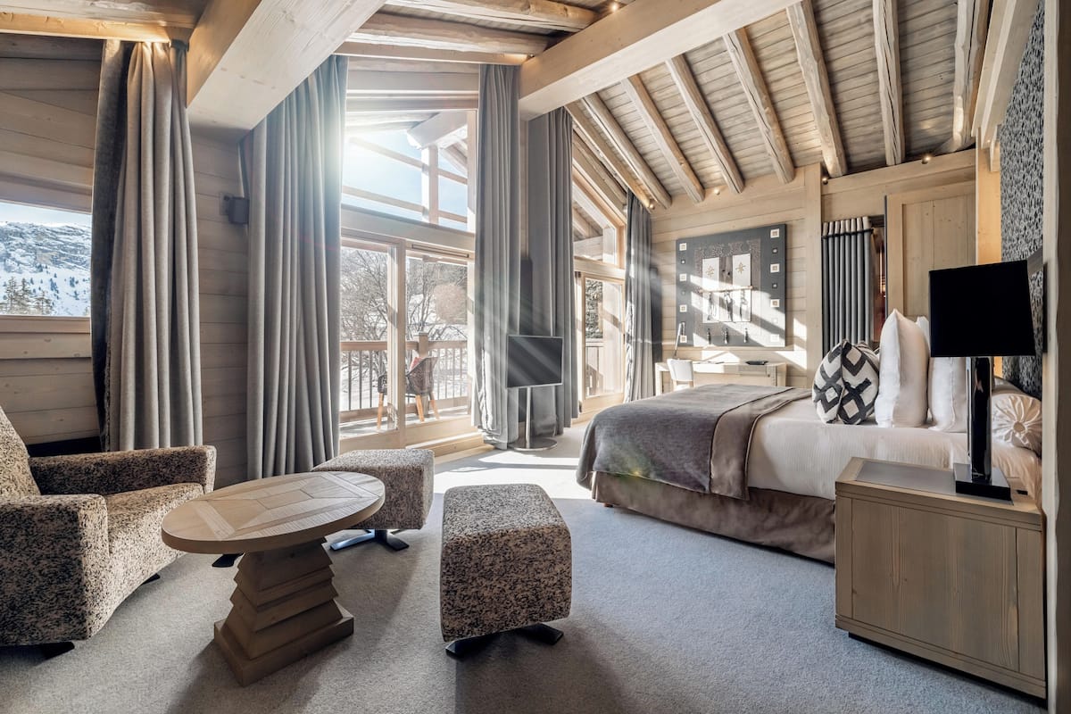 Suite (Altitude) | Egyptian cotton sheets, premium bedding, free minibar, in-room safe