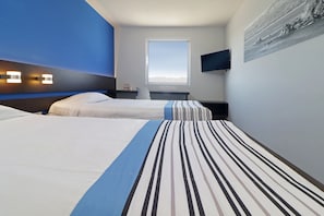 Room, 2 Twin Beds | Desk, iron/ironing board, free WiFi, bed sheets