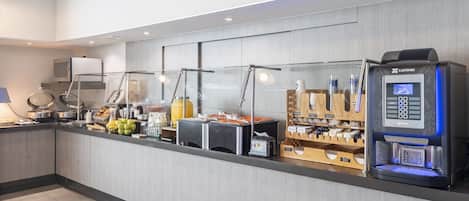 Desayuno completo gratuito y diario