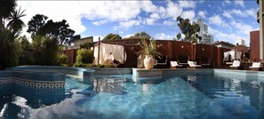 Outdoor pool, pool umbrellas - Bagu Pinamar Hotel  (Pinamar)