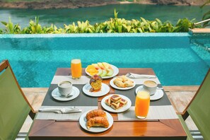 Desayuno buffet incluido todos los días