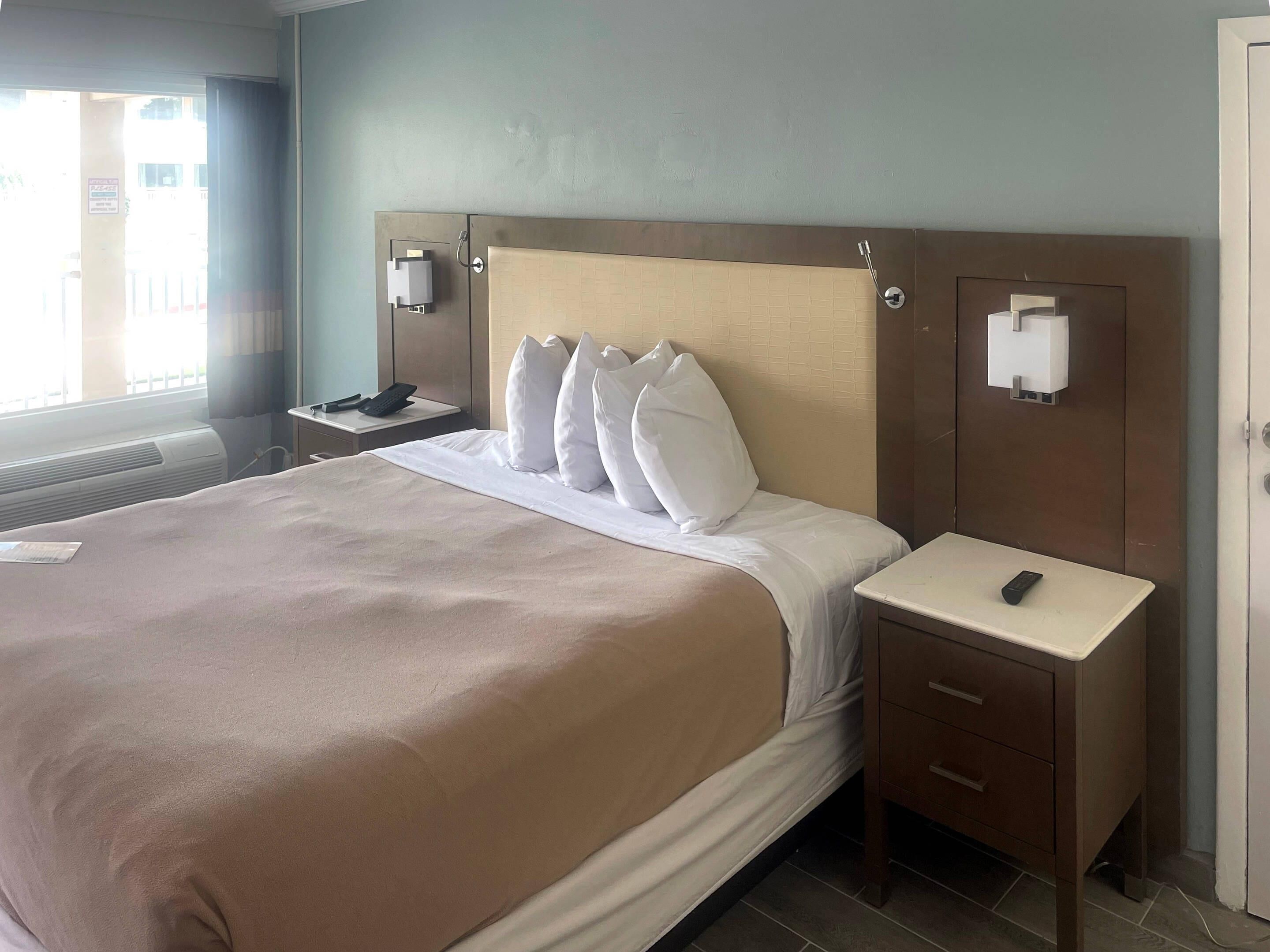 Iron/ironing board, free WiFi, bed sheets