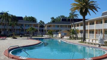 Kolam renang outdoor