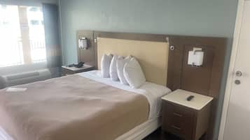 Fer et planche à repasser, Wi-Fi gratuit, draps fournis