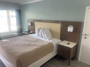 Iron/ironing board, free WiFi, bed sheets - Rodeway Inn (Holiday)